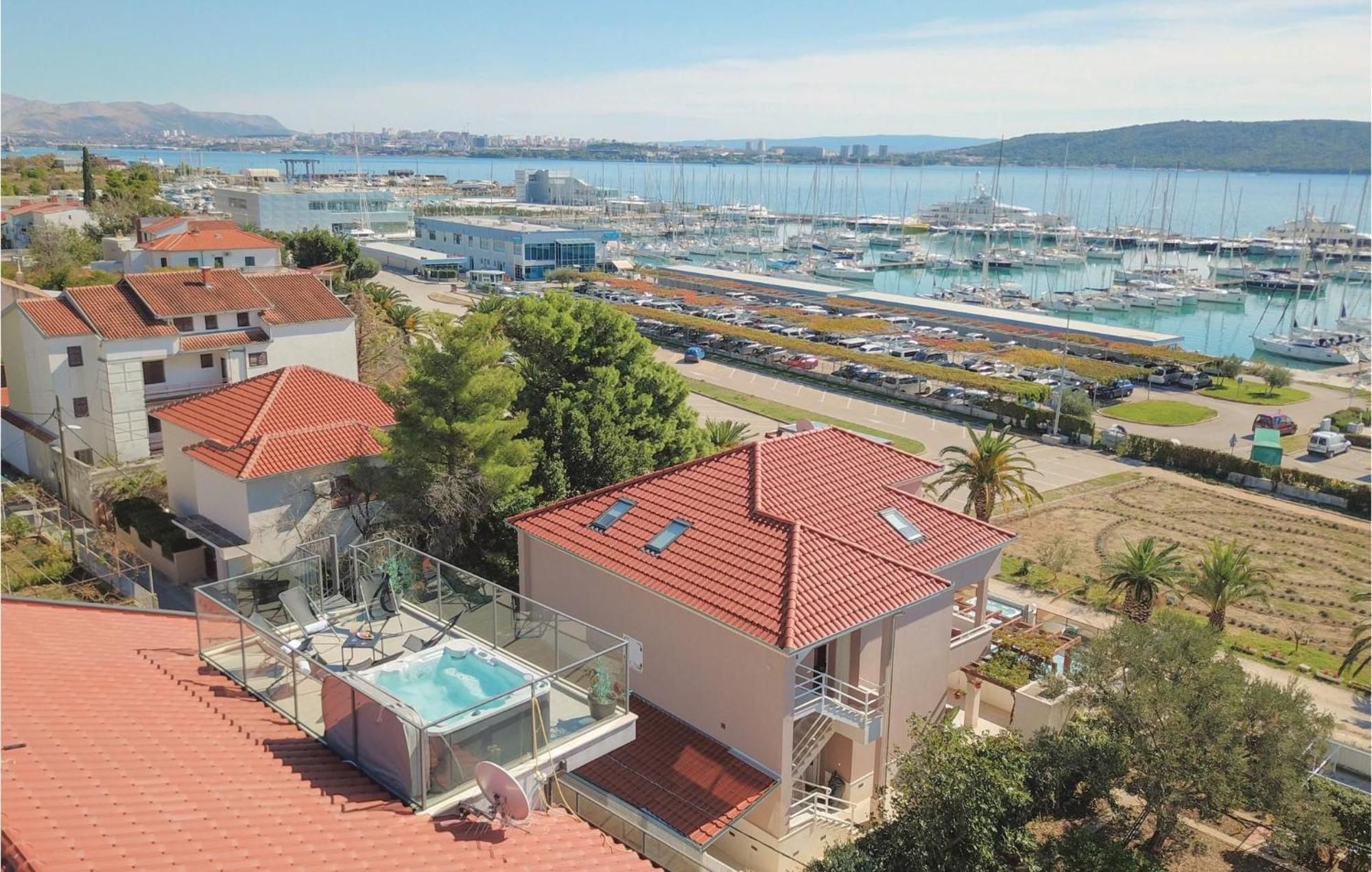 Three-Bedroom Apartment in Kastel Gomilica Kaštela Buitenkant foto